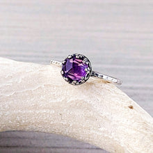 Load image into Gallery viewer, Sterling Silver Rose Cut Amethyst Vintage Crown Ring: Essential Gemstones
