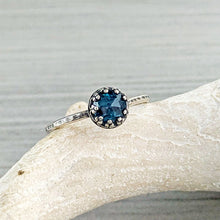 Load image into Gallery viewer, Sterling Silver Rose Cut Kyanite Vintage Crown Ring: Essential Gemstones
